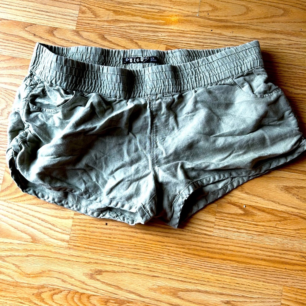Volcom cute army green cotton shorts sz L